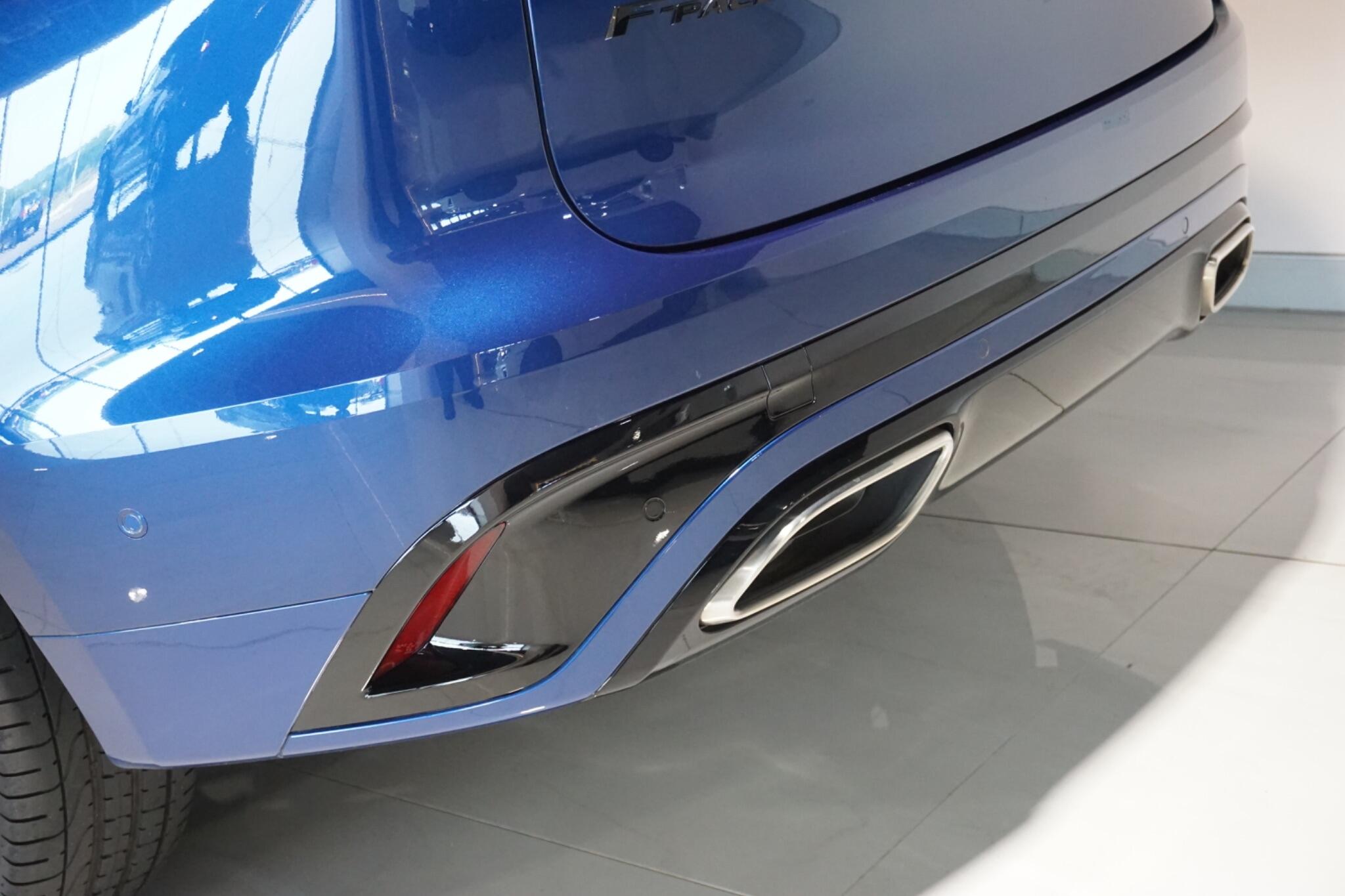 Jaguar F-PACE 3.0 D300 MHEV R-Dynamic SE SUV 5dr Diesel Auto AWD Euro 6 (s/s) (300 ps)